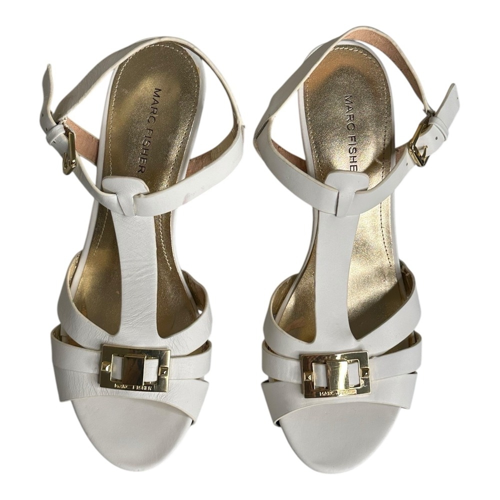 Marc Fisher White Leather Platform Sandals ankle strap gold logo toe‎ Sz 9M